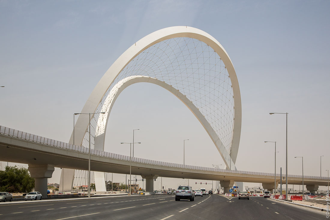 Lusail Expressway arches of Interchange 5/6 Onaiza near Doha, Qatar. Развязка в Катаре рядом с Дохой. 