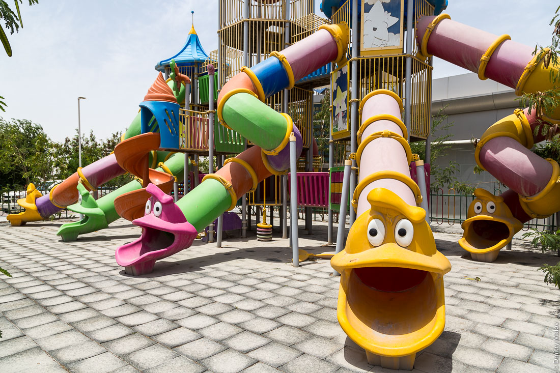 Kids playground near Doha, Qatar. Детская игровая площадка около Дохи, Катар