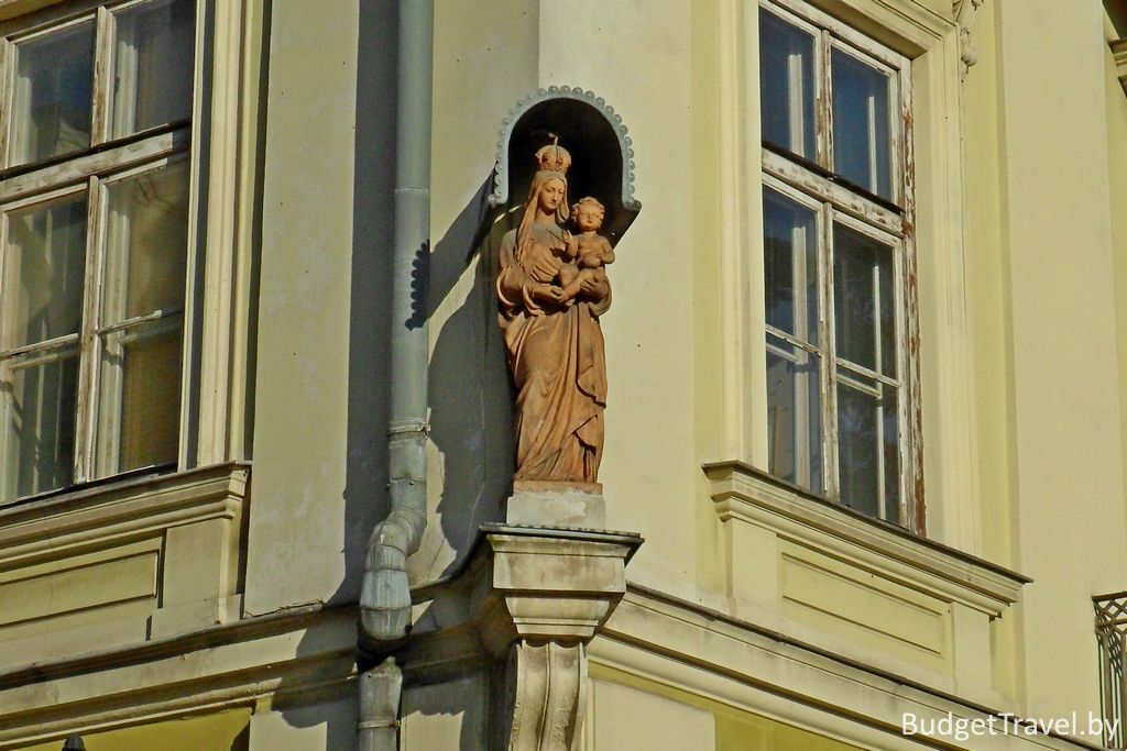 Образы святых на углах зданий Кракова