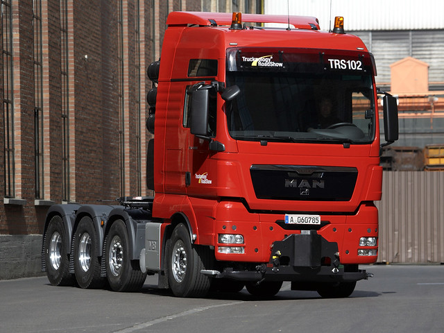 Тяжелый тягач MAN TGX 41.680. 2007 год