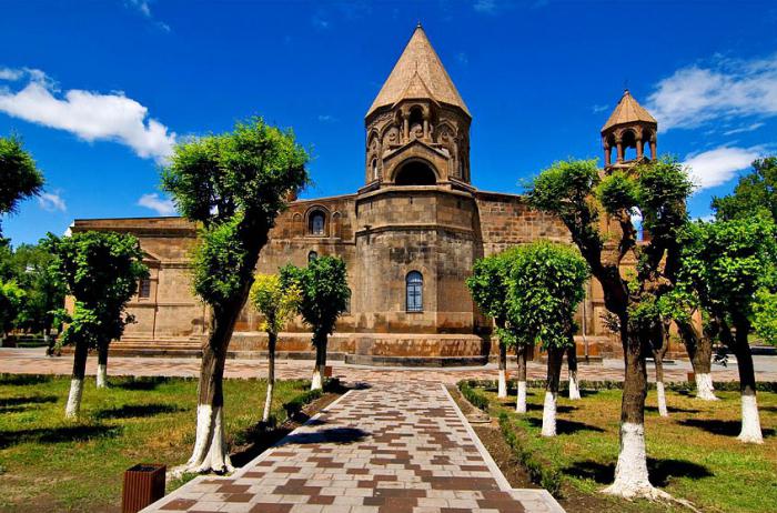 какая религия в Армении официальная