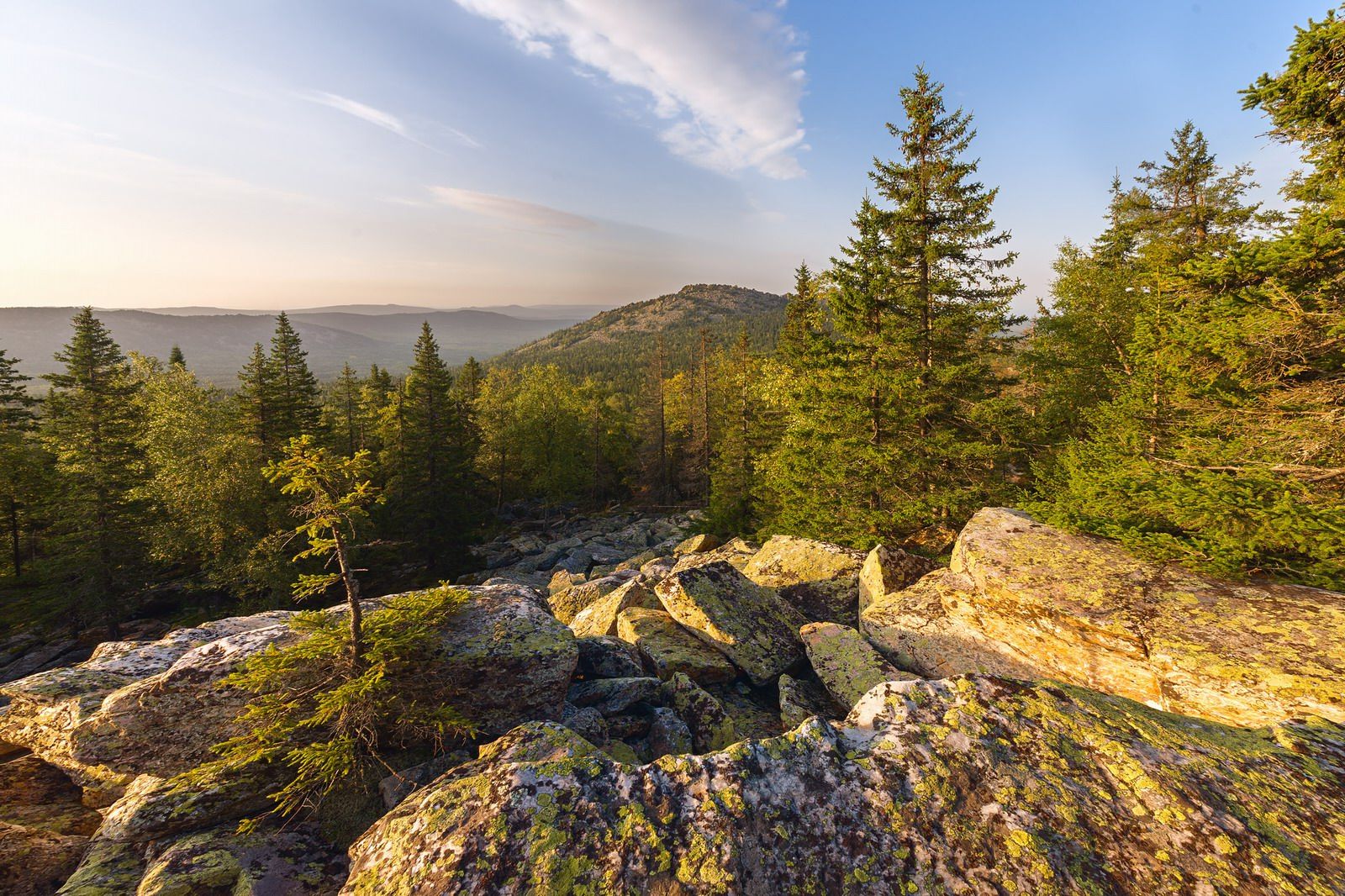 Urals mountain. Уральские горы. Пейзажи Урала. Уральские горы золото. Фотографии уральских гор.