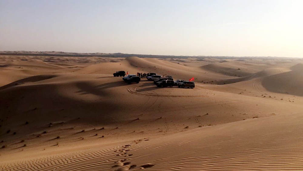 Такими группами ездят на сафари и в кемпинг в пустыню