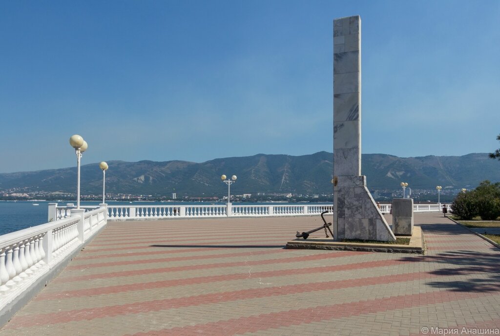 Памятник экипажу сейнера "Топорок"