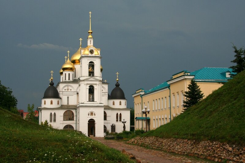 Успенский собор и здание гимназии, Дмитров