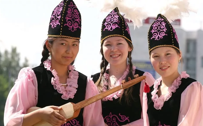 Нация киргизы. Киргизы народ. Народность киргизы. Киргизия нация. Традиции Кыргызстана.