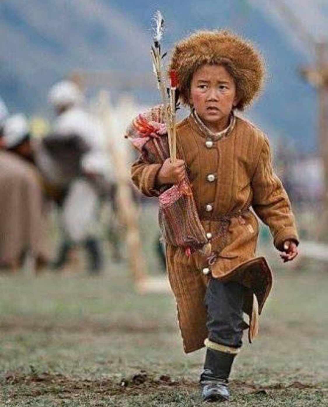 Маленький киргиз. Кыргызстан народ. Киргизские племена. Этнические кыргызы. Мальчик Киргиз.