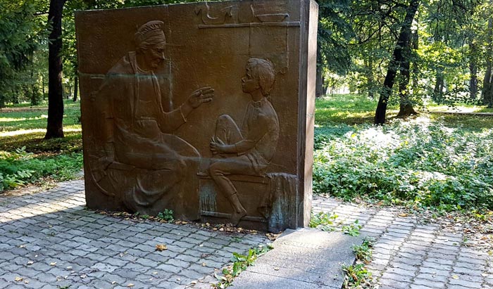 Памятник Бабушке Горького