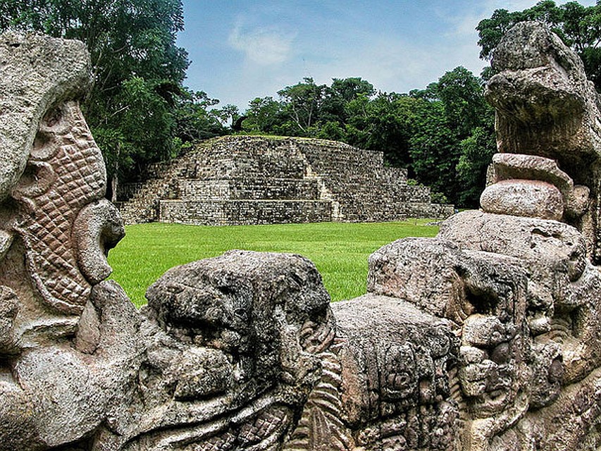 Иероглифическая лестница в Копане содержит самый длинный текст, оставленный таинственной цивилизацией майя. 