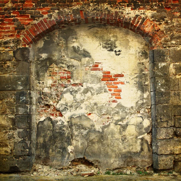 Свертывание каменной стеной старый дом с кирпичной кладки — стоковое фото