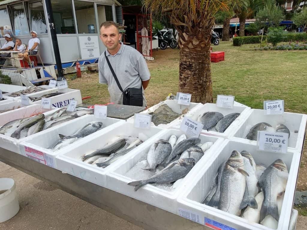 Стоимость рыбы в порту Будвы