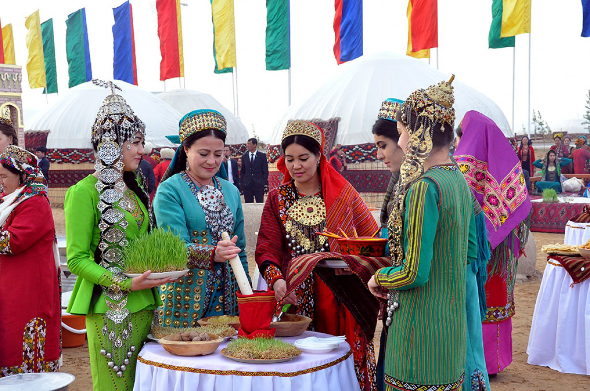 Праздник у мусульман сегодня навруз. Новруз в Туркменистане. Навруз байрам в Туркменистане. Традиции Новруз байрам Туркменистан. Праздник Новруз байрам в Туркменистане.