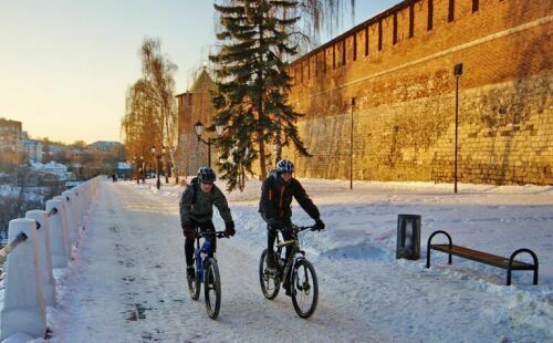 по городу на велосипеде зимой