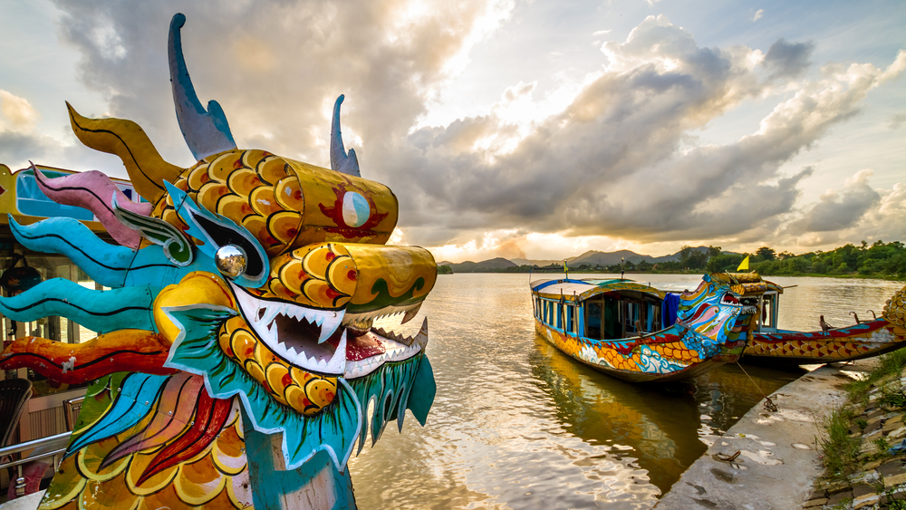 Лодка в виде дракона во Вьетнаме