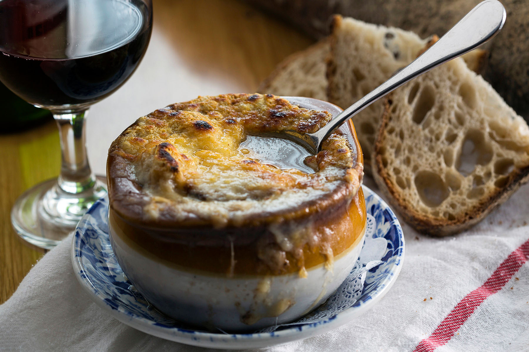 Французская кухня. Региональная кухня Франции. Региональная Крестьянская французская кухня. Национальное блюдо Парижа.