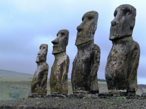 каменные статуи Моаи, Остров Пасхи